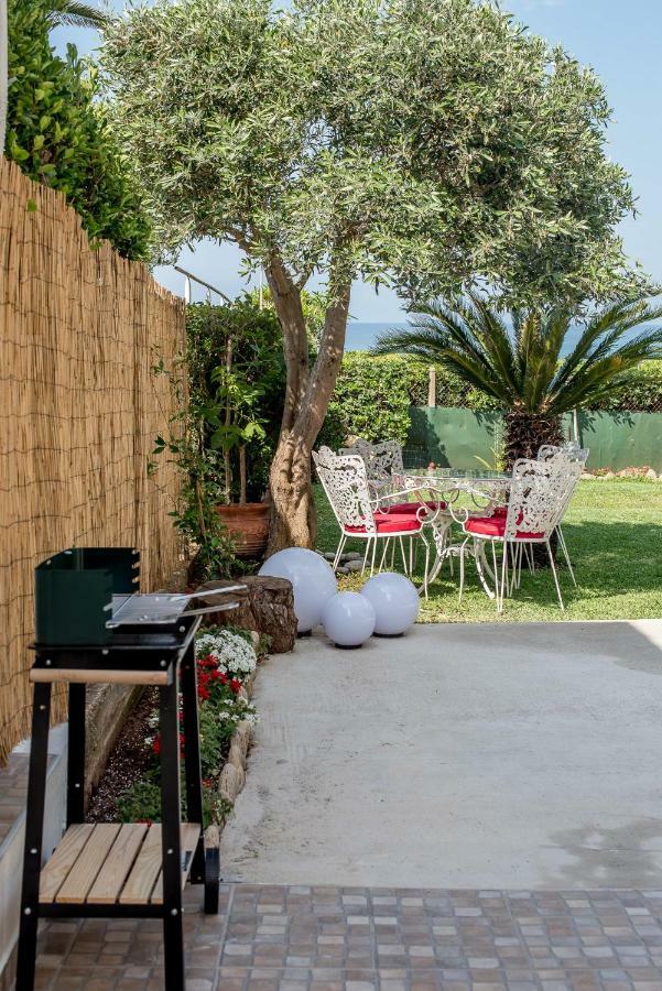 מיתיקאס Oikia Eleanthi - Beachfront Garden Home! מראה חיצוני תמונה